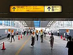 田町駅コンコース